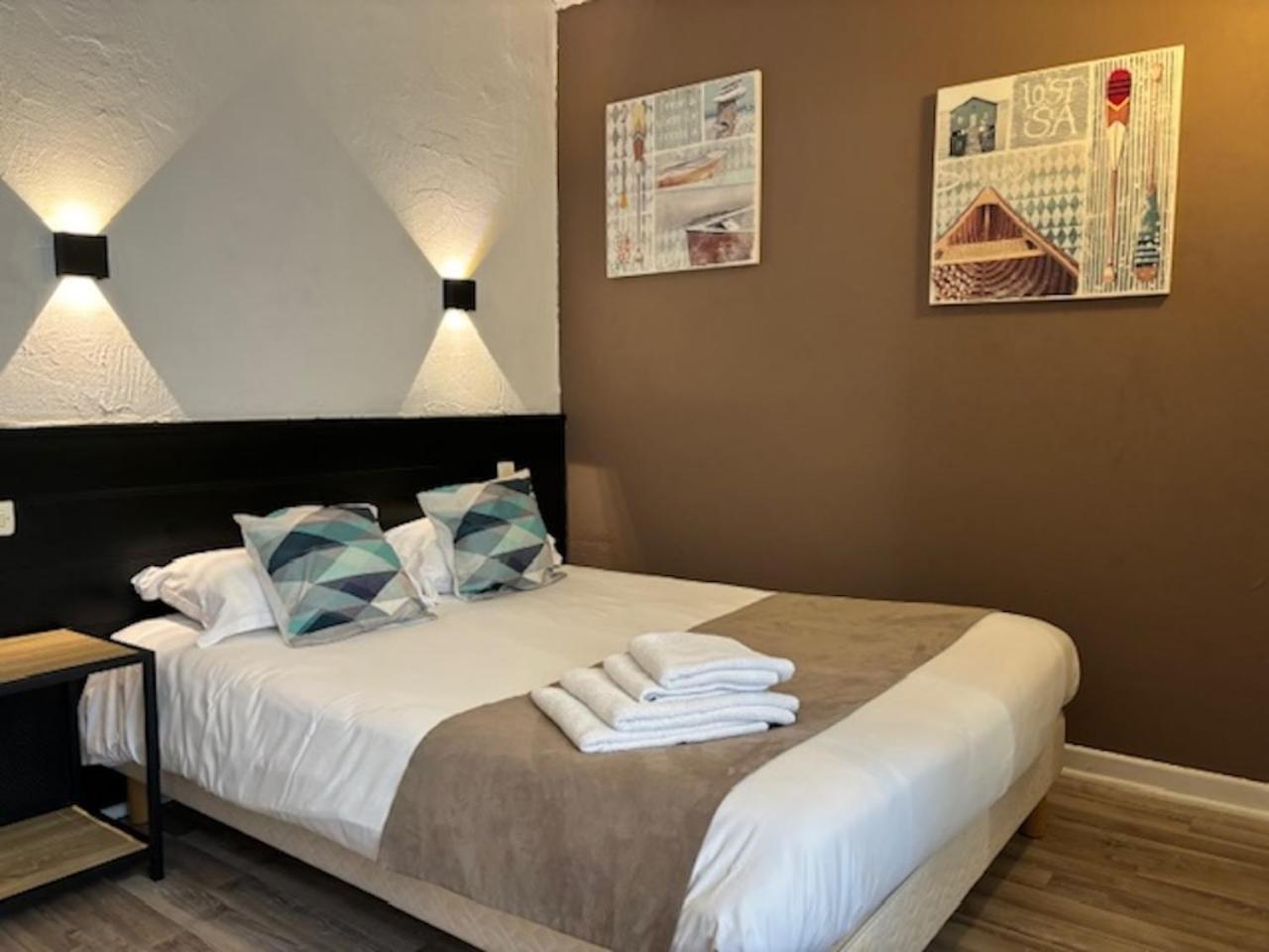 Hotel Restaurant De L'Union Mirambeau  Zewnętrze zdjęcie